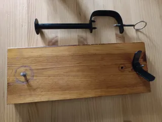 Jamonero de madera y metal