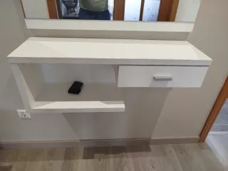 Recibidor blanco moderno