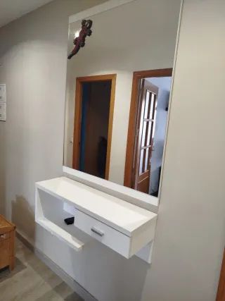 Recibidor blanco moderno