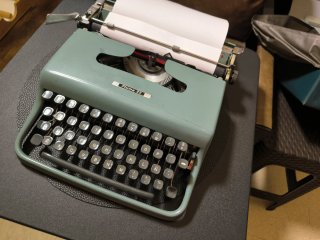 Máquina de escribir Olivetti Pluma 22