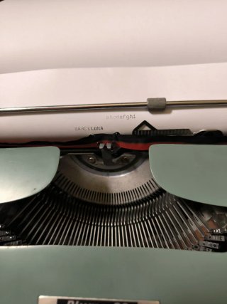 Máquina de escribir Olivetti Pluma 22