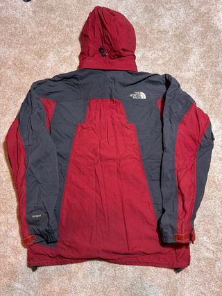 Chaqueta The North Face HyVent Roja/Gris