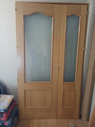 Puerta Roble Salón con cristal 114 cm ancho.