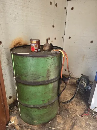 Depósito metálico verde