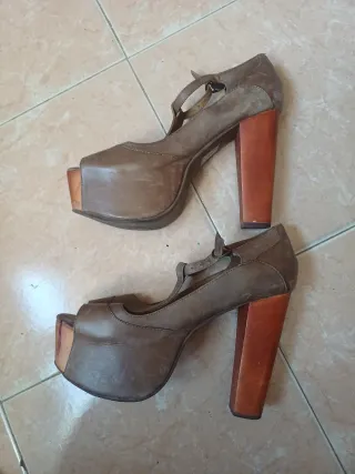 Zapatos de tacón Jeffrey Campbell marrones