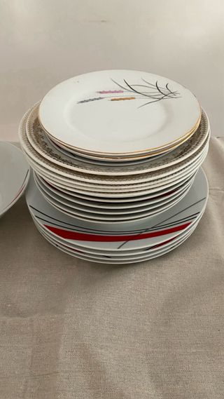 Sopera de porcelana con detalles dorados