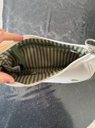 Borsa a spalla Lacoste bianca, panna sulla tracoll