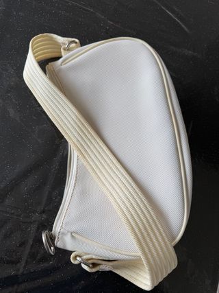 Borsa a spalla Lacoste bianca, panna sulla tracoll