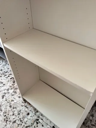 Estantería blanca de madera