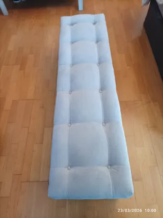 Sofá pie de cama tapizado gris 150x40.