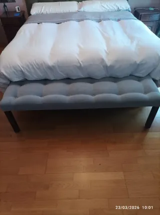 Sofá pie de cama tapizado gris 150x40.