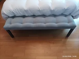 Sofá pie de cama tapizado gris 150x40.