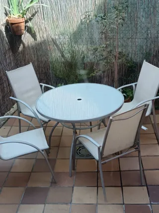 Mesa redonda cristal y 4 sillas