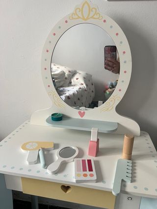 Tocador infantil de madera con espejo