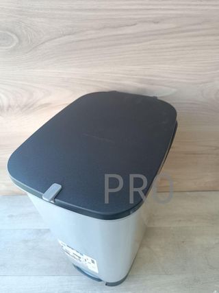 Cubo de basura Chic Bin con pedal antideslizante