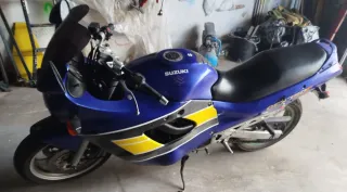 Suzuki GSX 750 F Slingshot Azul/Amarillo