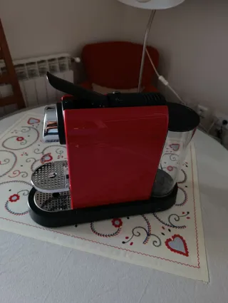 Cafetera Nespresso Krups Roja