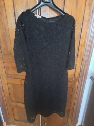 Vestido negro encaje manga semi cuello