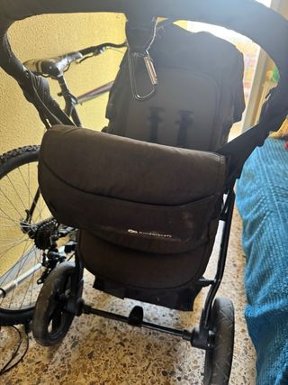 Carro de bebé negro, 2 en 1 (capazo y silla paseo)
