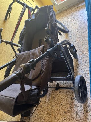 Carro de bebé negro, 2 en 1 (capazo y silla paseo)