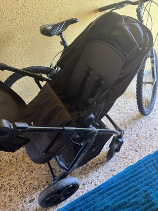 Carro de bebé negro, 2 en 1 (capazo y silla paseo)