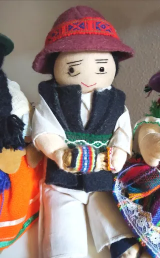 Muñecas artesanales peruanas de lana