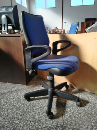 SILLA DE OFICINA AZUL