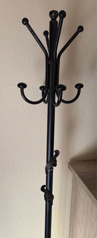 Perchero de pie metálico negro