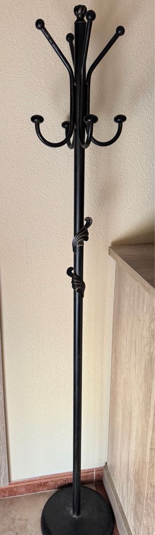 Perchero de pie metálico negro