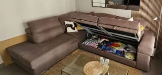 Sofá chaiselongue con arcón