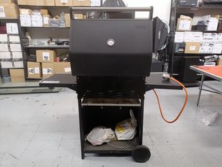 Barbacoa de gas Hyba negra y plateada