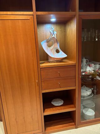 Mueble de comedor madera y cristal