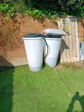 Depósito de agua blanco