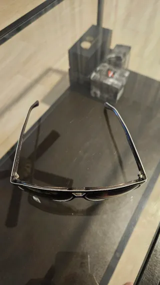 Gafas de sol Dolce & Gabbana negras y blancas.