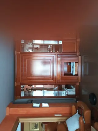 Mueble de comedor de madera