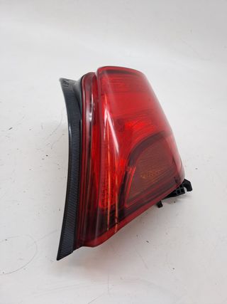 PILOTO TRASERO DERECHO TOYOTA YARIS 663737