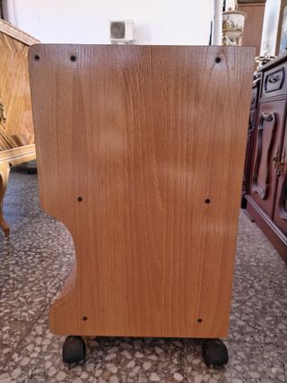 MESA DE TV CON RUEDAS