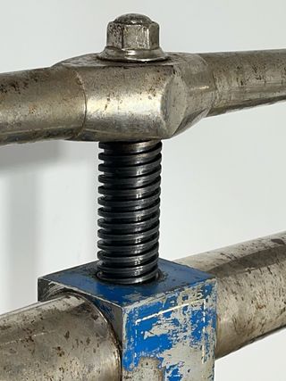 Antigua prensa industrial de imprenta.