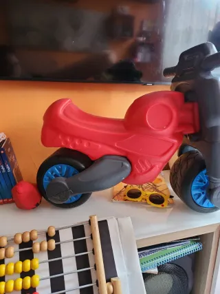 Ábaco infantil de madera y moto