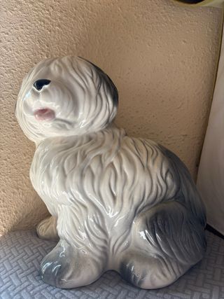 Perro de cerámica decorativo