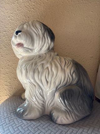 Perro de cerámica decorativo