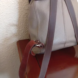 Mochila de cuero y piel