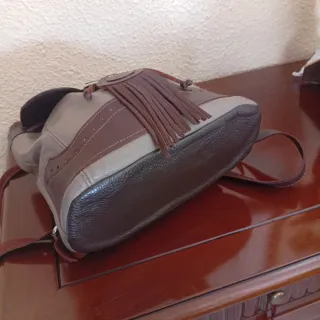 Mochila de cuero y piel