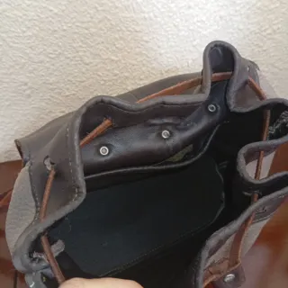 Mochila de cuero y piel