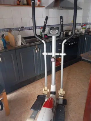 Bicicleta Elíptica BH Athlon con tablero