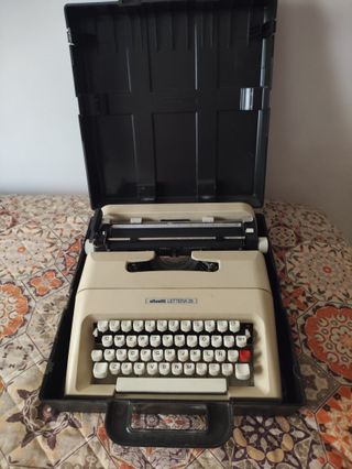 Máquina de escribir Olivetti Lettera 35 con estuch