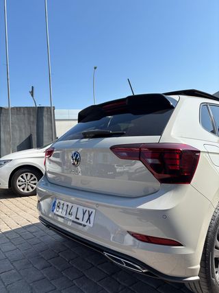 Volkswagen Polo 95 DSG7 + Techo Panorámico