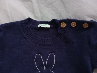 Jersey Benetton azul con dibujo de conejo