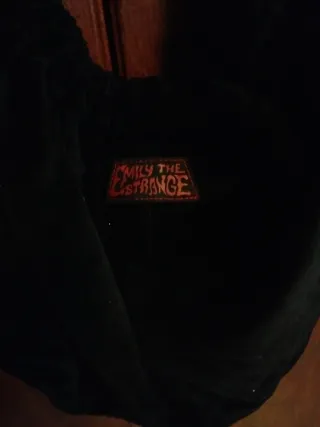 Borsa sportiva in velluto nera con dettagli rossi