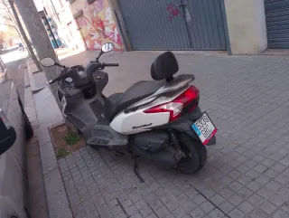 Kymco Ding Maxi Scooter Automática